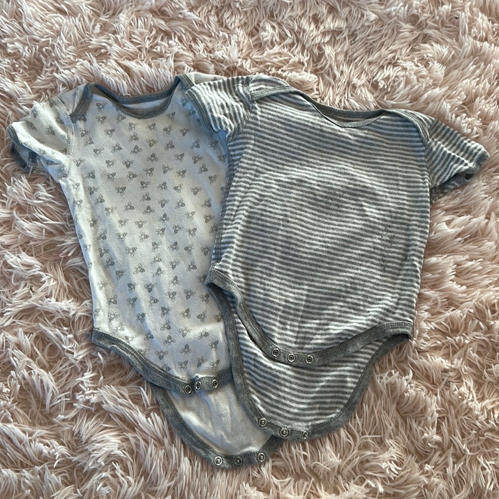 BURT’S BEES onesie set